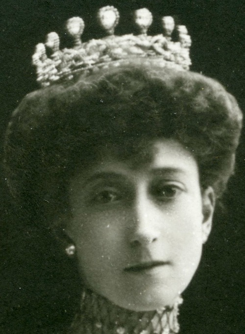 royalreading:Queen Maud with her tiaras vs more recent royal...