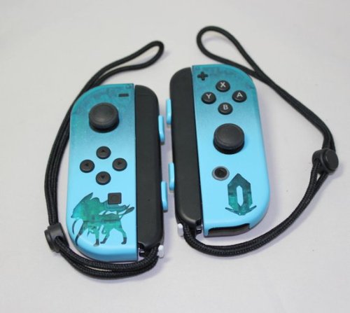 retrogamingblog:Custom Pokemon Joy-cons made by ComicControllers