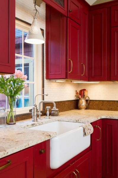 Red kitchen ideas Red goes well with woody or steel materials. Good combination with while Wall Street or laminates.