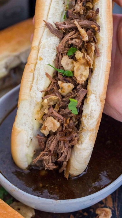 foodffs:Slow Cooker French Dip SandwichesRecipe:...