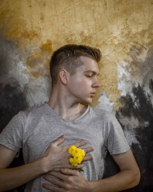 artist guy art creative flowers gold golden model gay