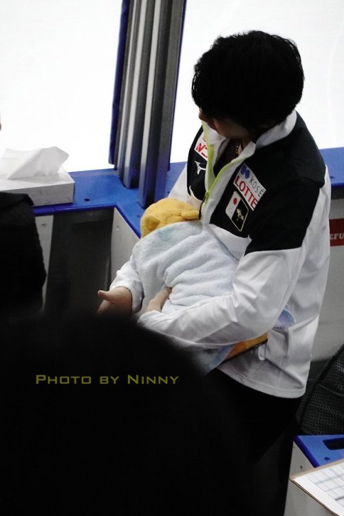 yuzuangel:Yuzu really loves Pooh… and wraps him up in a towel...