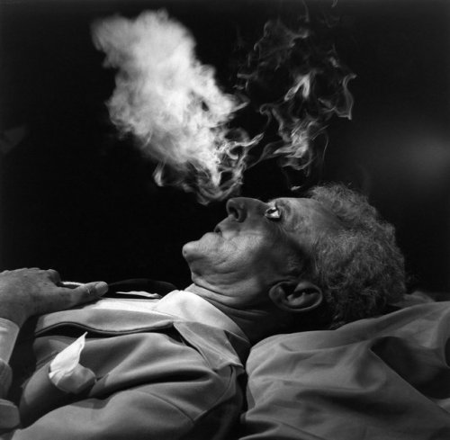 chorisarautrui:Jean Cocteau exhale la fumée. Photographie de...