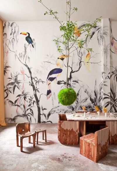 Painted walls, wall murals and wall papers