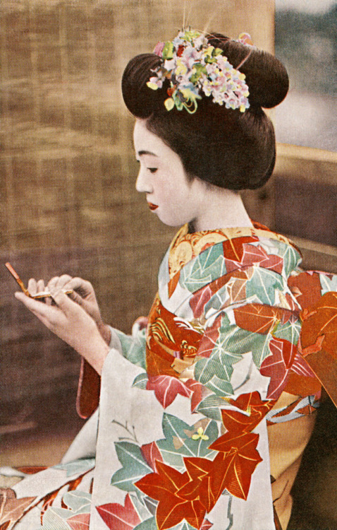 Maiko Teru checking her Make-up 1930s (by Blue Ruin1)