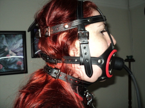 leatherlatexmstress:keepingher:Shhhhhhhhh…TIGHTLY GAGGED…....