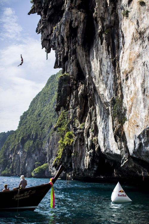 let-s-build-a-home:Red Bull Cliff Diving World Series in Phi...