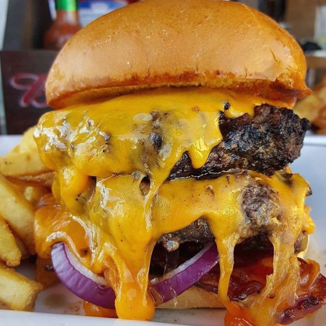 Yummy Foooooood - Gooey Double Cheeseburger