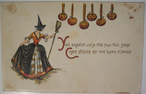 mired-in-halloween:You cannot join the fun too soonCome hither...