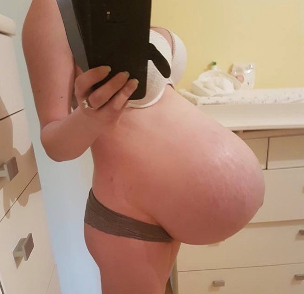 BelliesOut U Pregnantgirlslikeus When Your Belly Starts