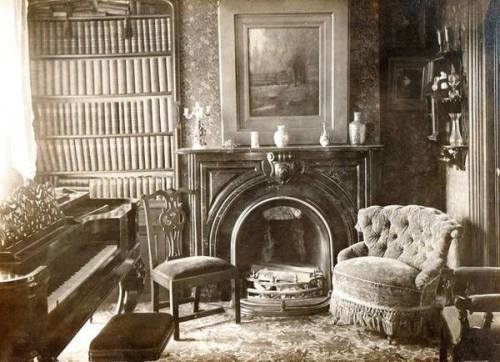 dreaming-of-the-1800s:The interior of victorian homes. Photos...