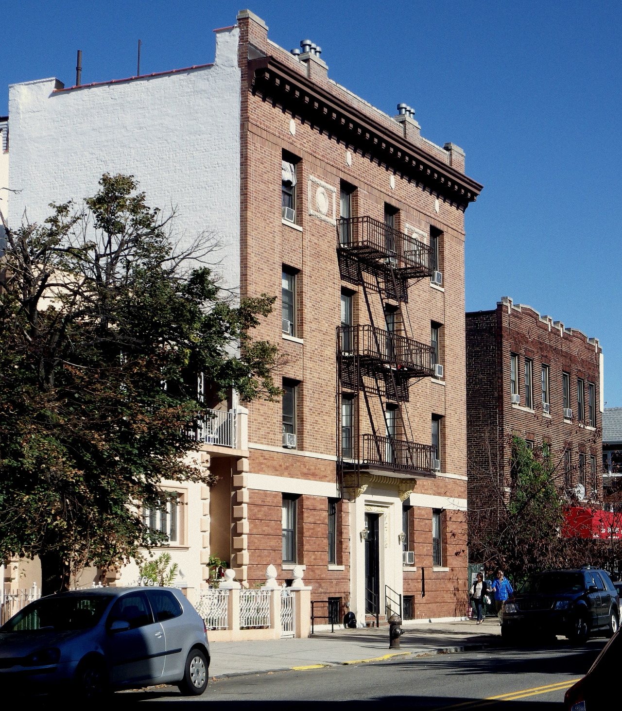 Modern Astoria Apartment New York with Modern Futniture