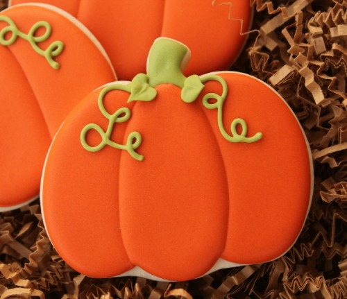 sweetoothgirl:Decorated Pumpkin Cookies