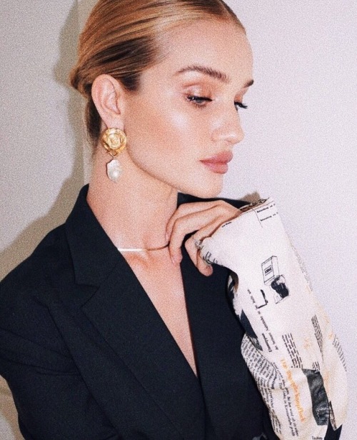 e-xotwod:Rosie Huntington-Whiteley.