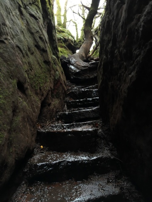 okaycarles:The Devil’s Pulpit//The steps to hell