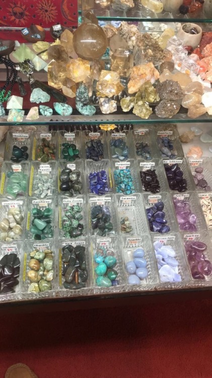 crystal shop crystals hippychick healing stones healing crystals universe colors home namaste om