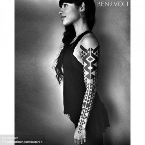 By Ben Volt, done at FORM8 Tattoo, San Francisco.... geometric shape;huge;triangle;benvolt;op art;facebook;blackwork;twitter;sleeve;geometric