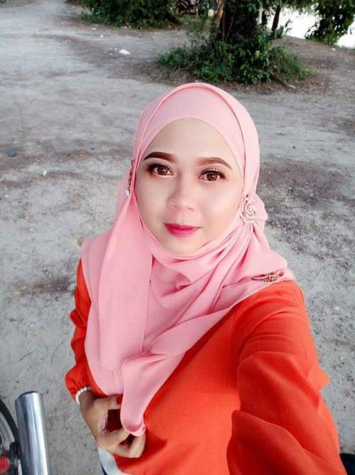 tebuanganasworld:Kak zehan dgn kawan milf 