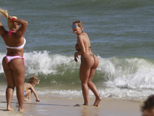 epic-females:Andressa Urach & Yani File