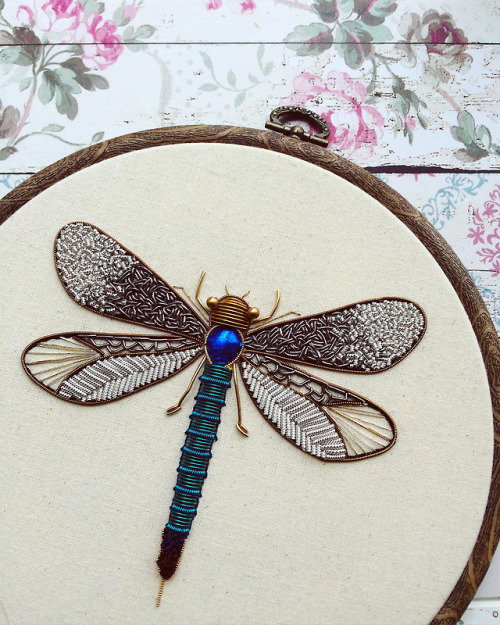 itscolossal:Shimmering Metallic Embroideries of Dragonflies and...