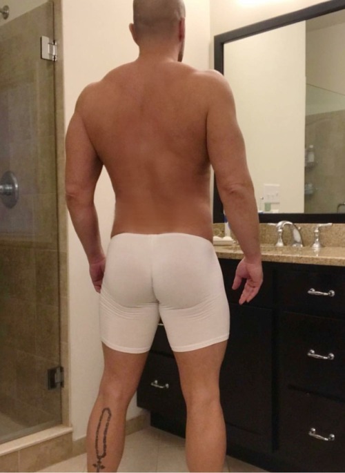 gayexodus82:❤❤❤❤❤❤❤❤❤❤❤❤❤❤❤❤HANDSOME DADDY GOT NICE CHEEKS!...