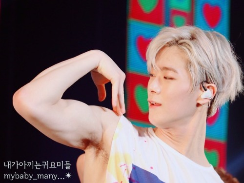 hairykpoppits:Moonbin is showing his greatest hairy asset