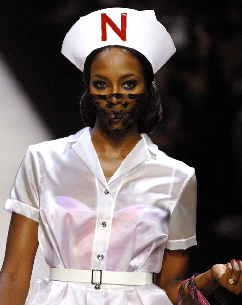 larastonesbitch:Naomi Campbell at Louis Vuitton, Spring/Summer...