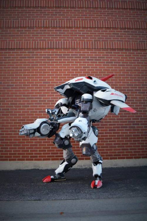 kamikame-cosplay:Awesome Overwatch Dva Mech Cosplay by...