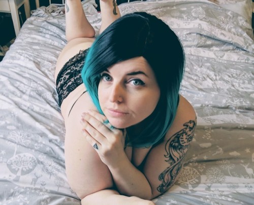 highkeybabes:This little tattooed baby girl wants you to come...