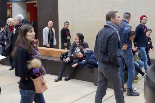 peoplesleepinginmuseums