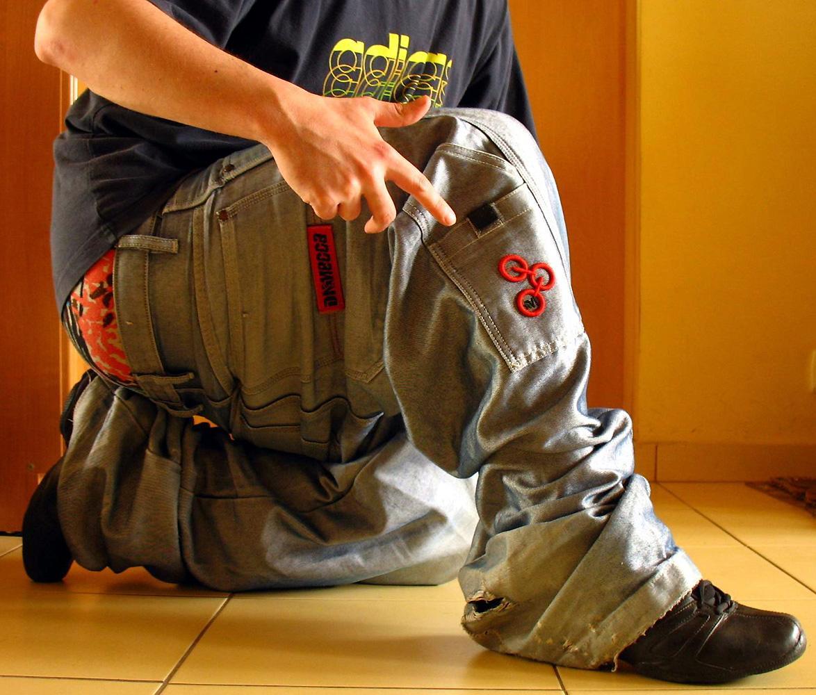 sagging baggy jeans