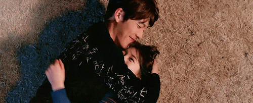 Uncontrollably Fond bị netizen Hàn ném đá: 'không có cửa làm đối thủ của W'