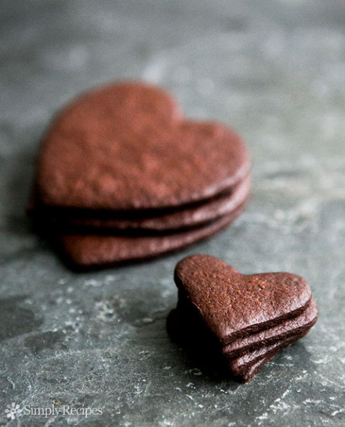 foodffs:Thin and Crispy Chocolate CookiesFollow for recipesGet...