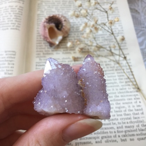 floralsgifts:This spirit quartz cluster is so gorgeous ✨...