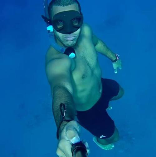 underwater arab freediver bare chest