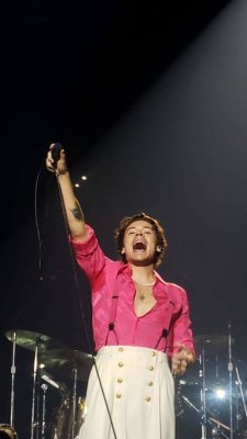 Harry on stage tonight #FineLineLive - December 13