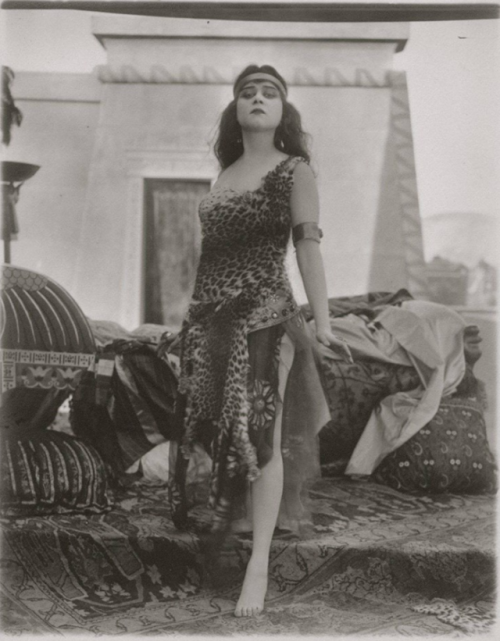 vampsandflappers:vampsandflappers: This rare, and apparently...