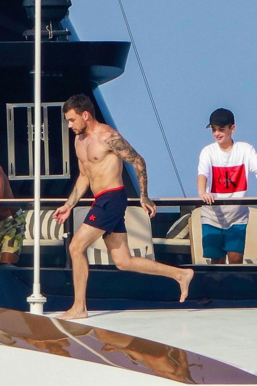 thedailypayne:Liam on a yacht with friends in Cannes, France -...