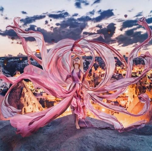 mymodernmet:Travel Photographer Captures Gorgeous Flowing Gowns...