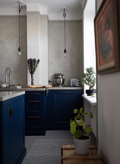 gravityhome:Scandinavian apartment with blue kitchen | styling...