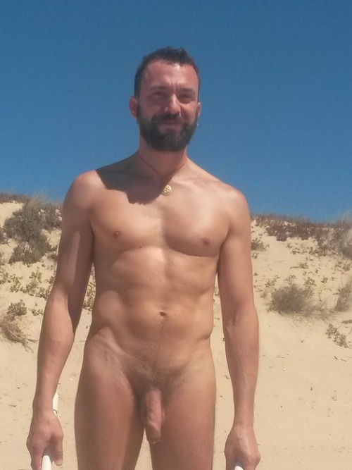 Les hommes naturistes