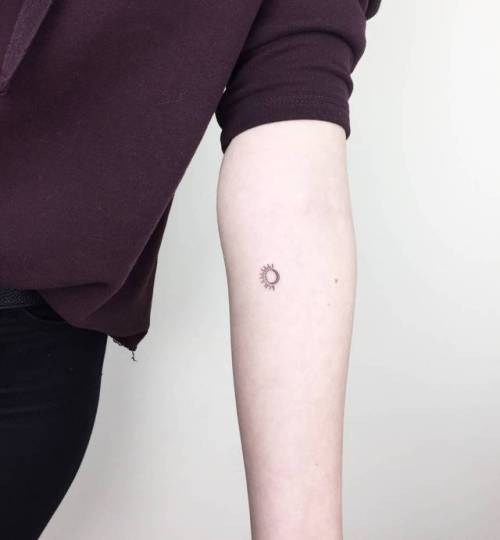 By Cagri Durmaz, done at Basic Ink, Istanbul.... fine line;astronomy;micro;line art;cagridurmaz;facebook;twitter;minimalist;sun and moon;inner forearm