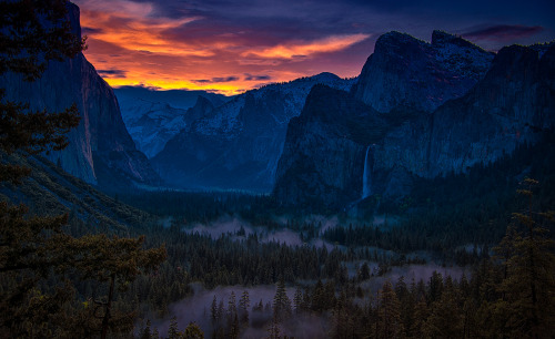 coiour-my-world:Tunnel View Sunrise by William McIntosh 