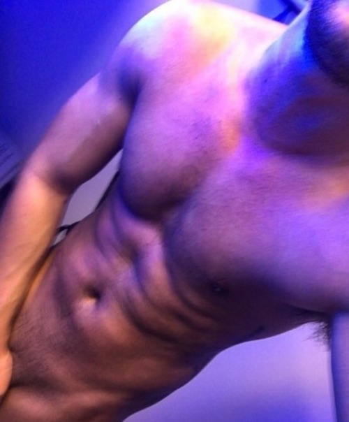 debriefed: Celebrity Selfies: reality star Jordan Davies gets…
