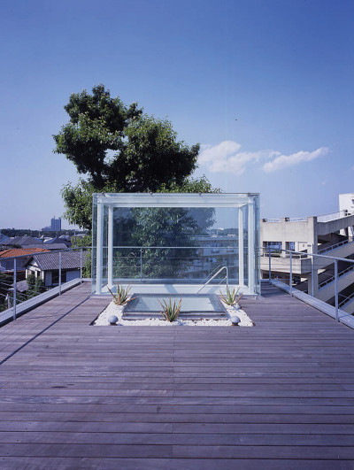 <br /><br />Wall less house / Tezuka Architects