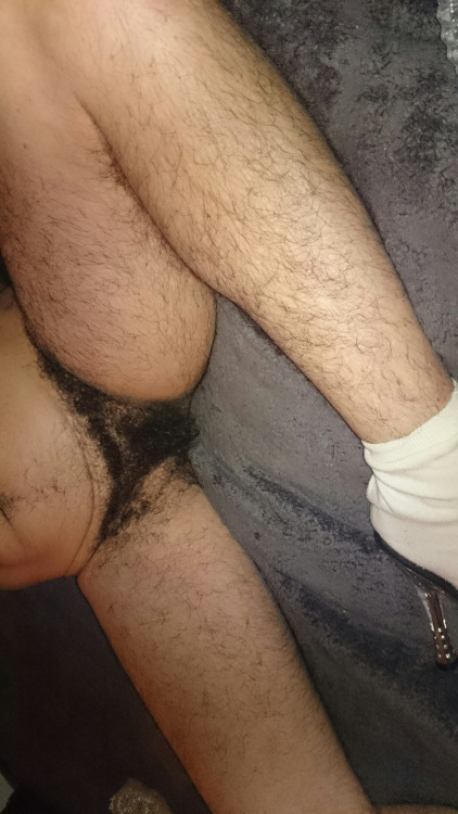 Feet.Hairy.Muscle.Lesbian. 18+ pissing.Masturbate.