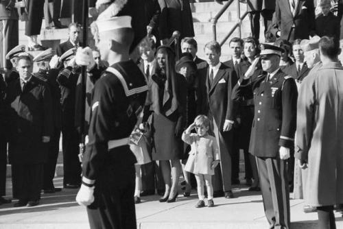 JFK Jr. salutes JFK at his funeral. Washington, November 1963. [800x600] Check this blog!