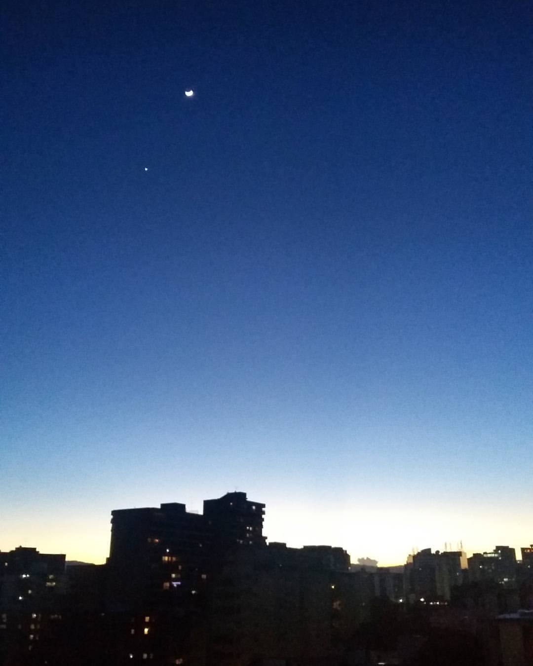 johangt — ¿Cuarto menguante o cuarto creciente? #sinfiltro... johangt — ¿Cuarto menguante o cuarto creciente? #sinfiltro...