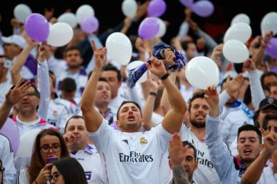 ¡Hala!
Cuando los aficionados del Real Madrid gritan eso de “¡Hala Madrid!” están usando un estupendo vocablo de origen netamente semítico.
En árabe, “halala” es elevar la voz, comenzar algo y, muy específicamente, saludar el comienzo de la lluvia,...