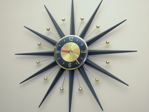 midcenturymodernfreak:Starburst Clocks - Via